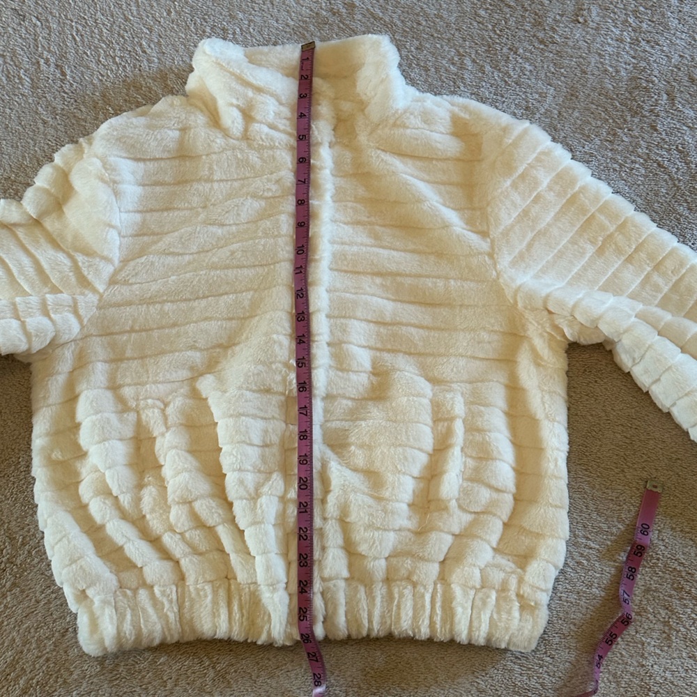 NWOT White Faux Fur Jacket, Large - Picture 6 of 10